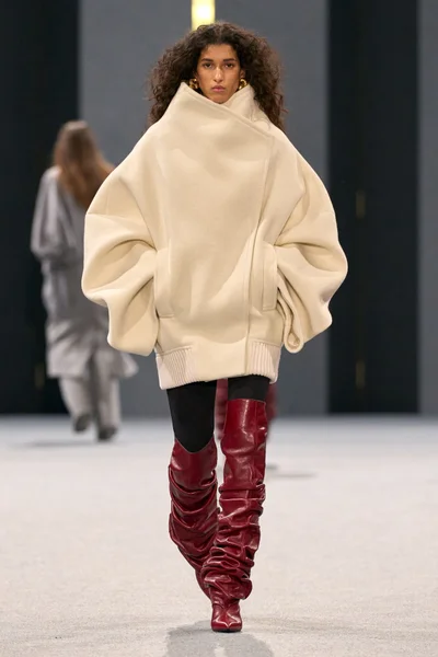 Look 17